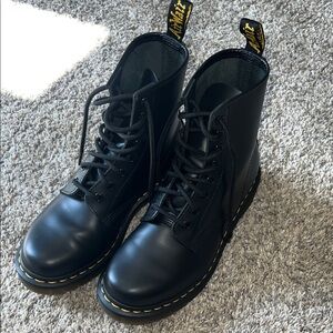 DR MARTENS 1460 LEATHER BOOTS SIZE 7